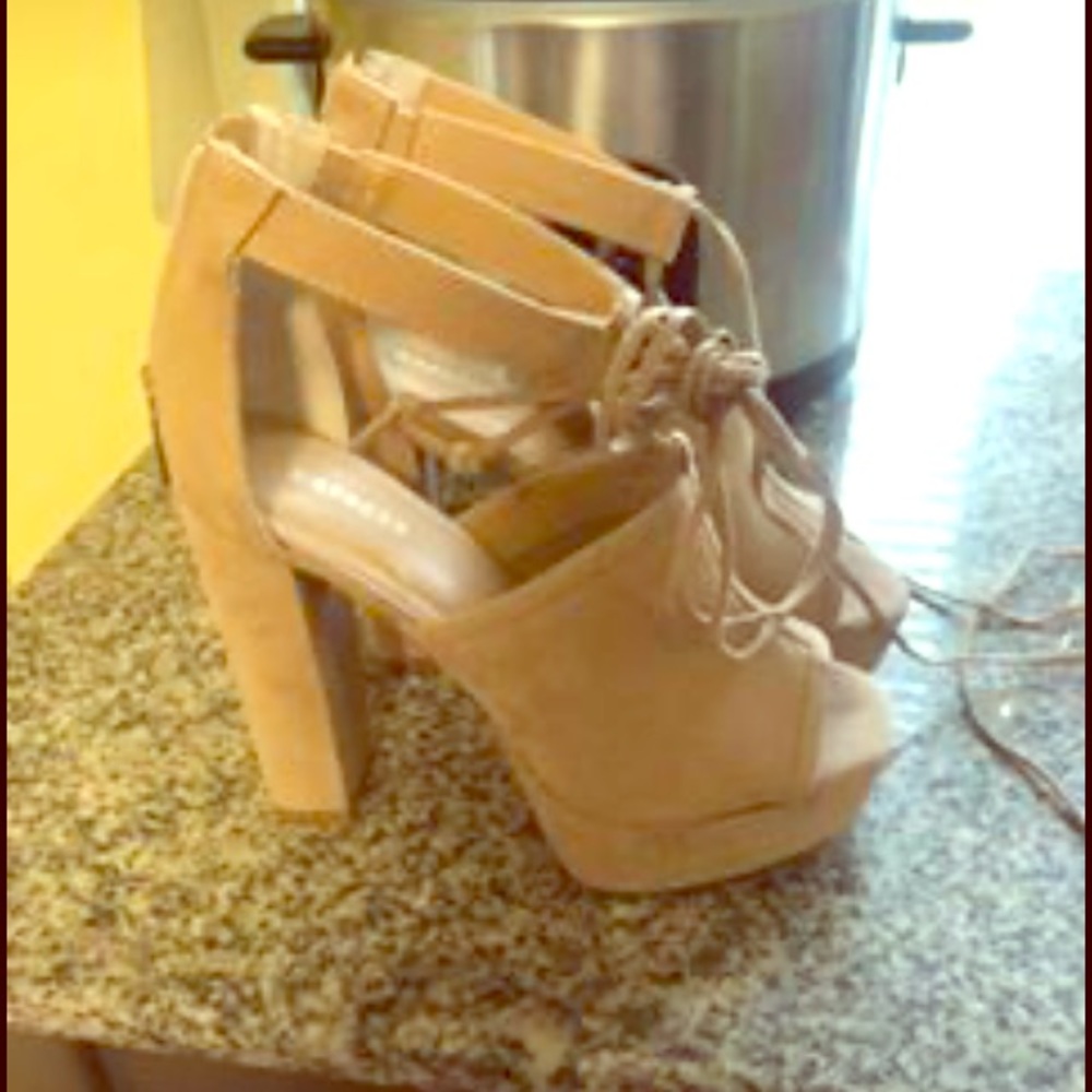 Stylish pumps